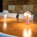 ⁦מנורת שולחן 25 ENOKI גובה 25.5 ס"מ, מוגן מים נטען⁩ – תמונה ⁦3⁩